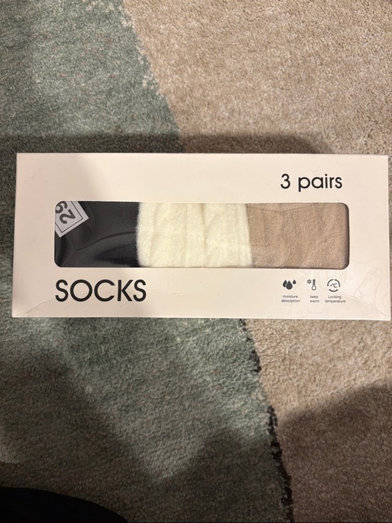 Accessories - NEW (3) Pairs of Fuzzy Soft Socks 🧦